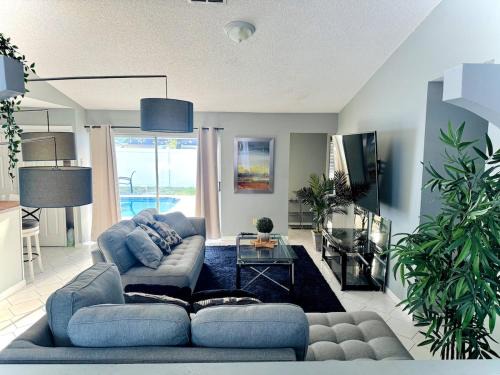 Buena Ventura Lakes Casa | Main Villa 15 mins from Theme Parks & MCO