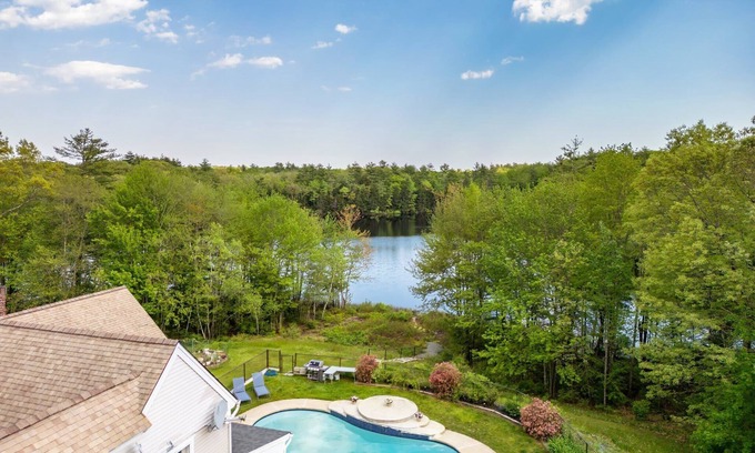 Sanford Casa | Maine Pondfront Home Sleeps 22 - Pool & Hot Tub
