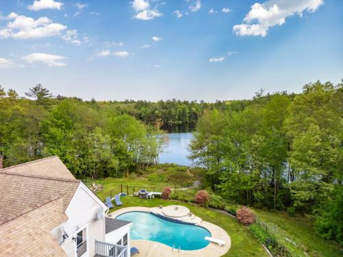 Sanford Casa | Maine Pondfront Home Sleeps 22 - Pool & Hot Tub