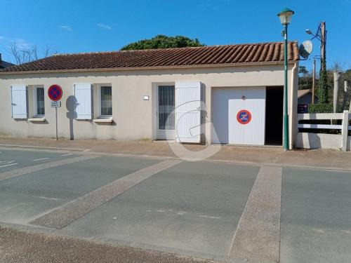 Longeville-sur-Mer Casa | Maison à 150m de la plage du Rocher, 4 pers, terrasse, garage, parking privé, à Longeville sur Mer - FR-1-357-321