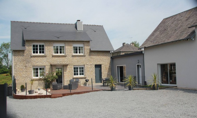 Saint-Georges-d'Elle Casa | Maison à la Campagne Avec Jacuzzi Proche des Plages du Débarquement. 4 Étoiles