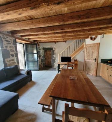 Alleuze Casa | Maison à la campagne 4 à 9 personnes
