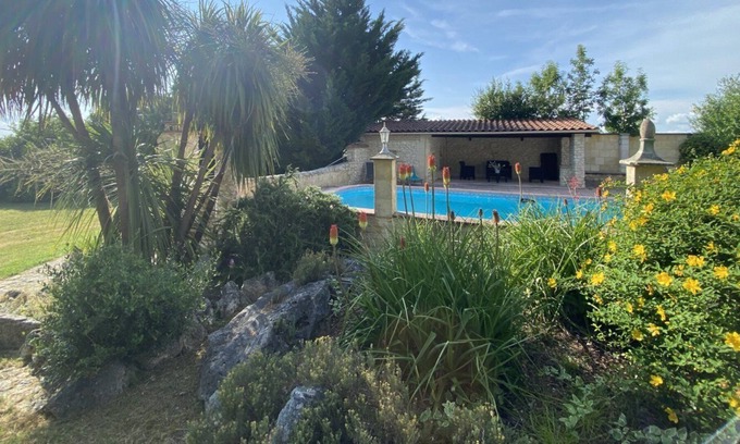 Anthe Casa | Maison à la Campagne Situé Proche du Quercy ,jardin et Piscine Privés