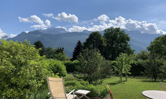 Lathuile Casa | Maison 120 m2 Avec Terrasse et Jardin Arboré sur les Hauteurs du lac Dannecy