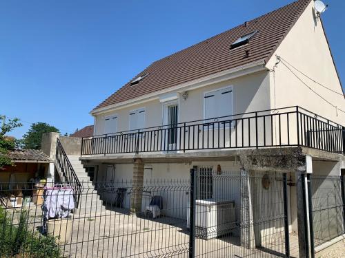 Pierrelaye Casa | Maison 2 chambre, salon, 5 couchage 57 rue du drain 95480 Pierrelaye