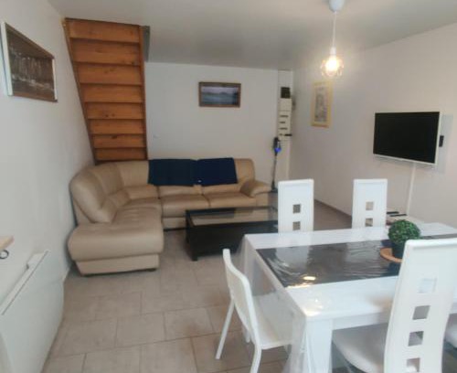 Corquilleroy Apartamento | Maison 3 chambres. cour Privative 2 places de parking privatives