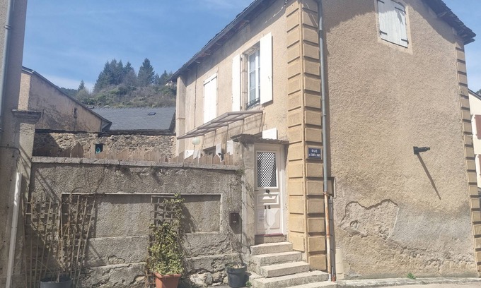 Meyrueis Casa | Maison a Louer Calme en Plein Centre du Village Avec Toutes les Commodités