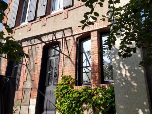 Bonny-sur-Loire Casa | Maison années 30 avec jardin, piscine, proximité Loire, 4 chambres, vélos, idéale familles/amis - FR-1-590-261