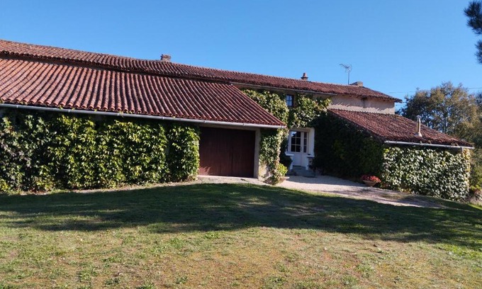 Clesse Casa | Maison au calme avec vue étang