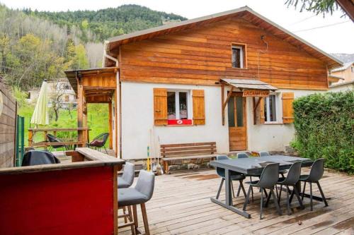 Saint-Etienne-de-Tinee Chalet De Esquí | Maison au cœur du village de saint Étienne de tinée