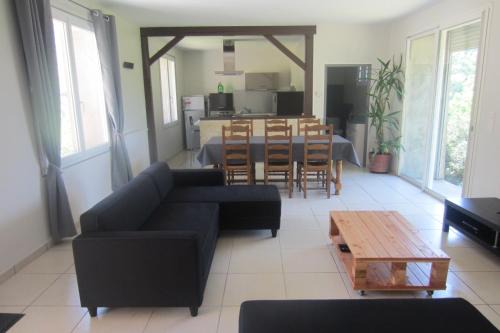 Verreries-de-Moussans Casa | Maison Au Milieu De La Foret