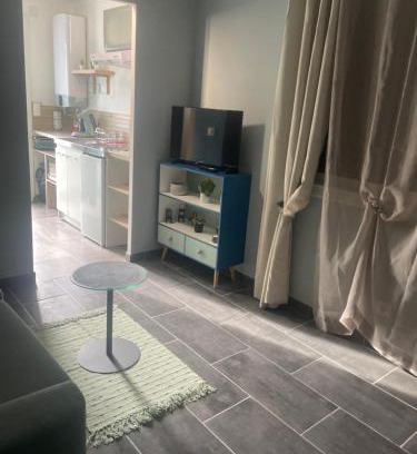 La Reole Apartamento | Maison avec accès piscine et jacuzzi