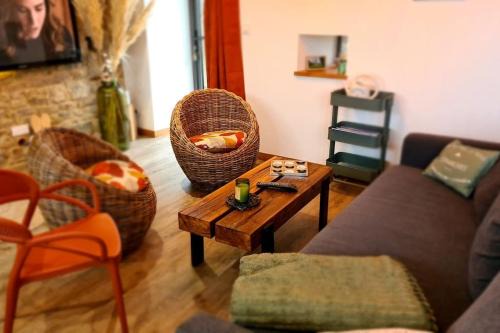 La Chaise-Baudouin Casa | Maison avec jacuzzi