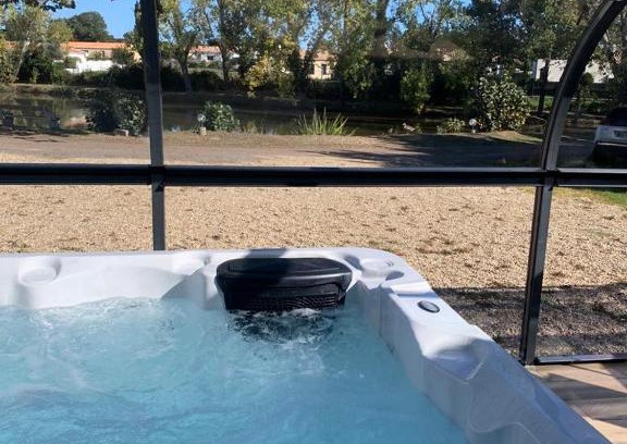 Avrille Casa | Maison avec jacuzzi proche plages