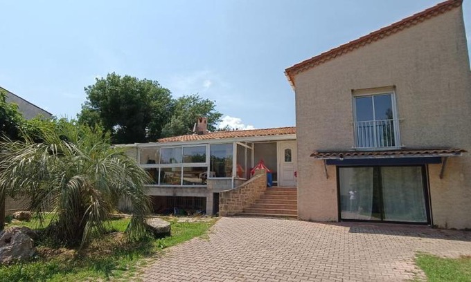Juvignac Apartamento | Maison avec jardin et piscine