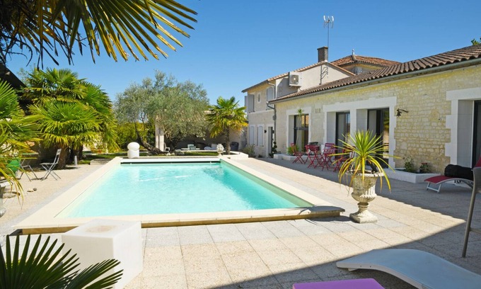 Sigogne Casa | Maison Avec Piscine et Jacuzzi
