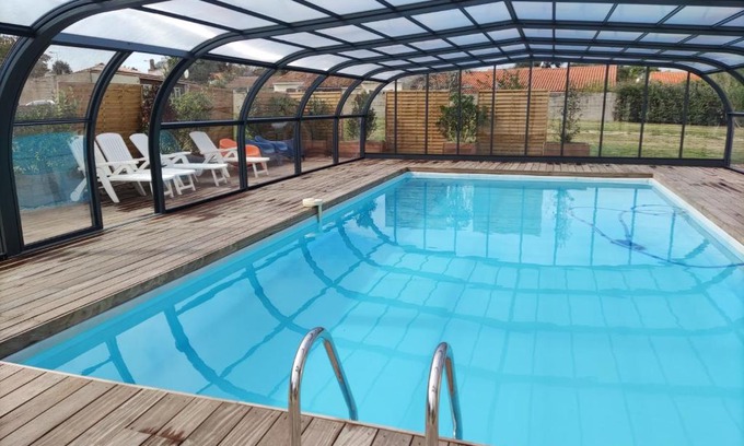 Avrille Casa | Maison avec piscine privée, proche plage