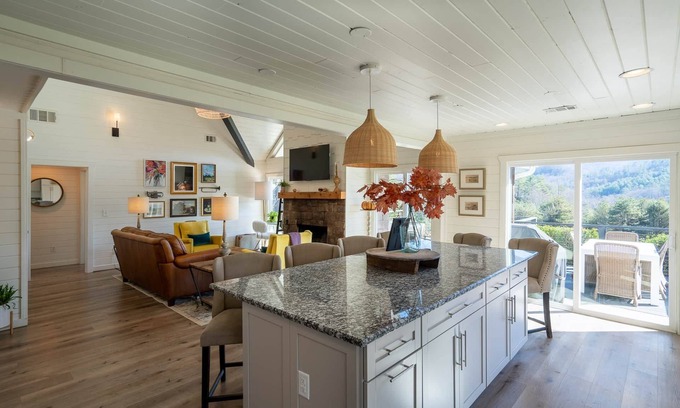 Dillard Cabaña | Maison Blanche Cottage @ Julep Farms