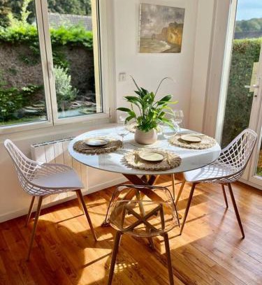 Etretat Casa | Maison Bobochic parking et jardin by Art de Voyager