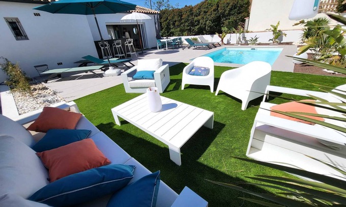 Marseillan Casa | Maison Céladon Piscine Bord D'étang