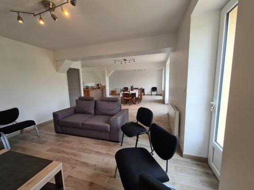 Montierchaume Casa | Maison calme avec jardin et terrasse, proche Châteauroux, 3 chambres, 3 salles de bain, parking inclus - FR-1-591-359