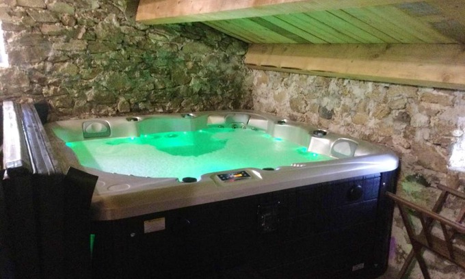 Lanarce Casa | Maison charmante à Lanarce avec vue sur la montagne, jacuzzi.