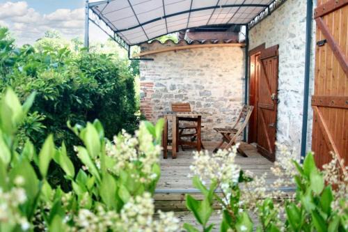 Milhars Casa | Maison charmante à Milhars avec terrasse et vue sur la ville