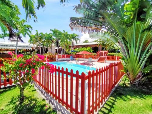 Sainte-Rose Casa | Maison charmante à Plessis Nogent avec piscine partagée