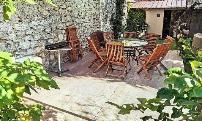 La Capelette Casa | Maison Charmante et Spacieuse Avec Grand Jardin et Garage