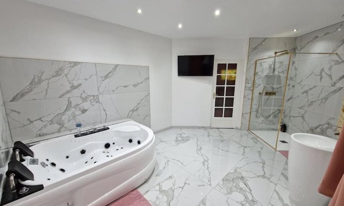 Nogent-sur-Oise Casa | Maison Chic avec jacuzzi Nogent sur Oise YaoSpa60