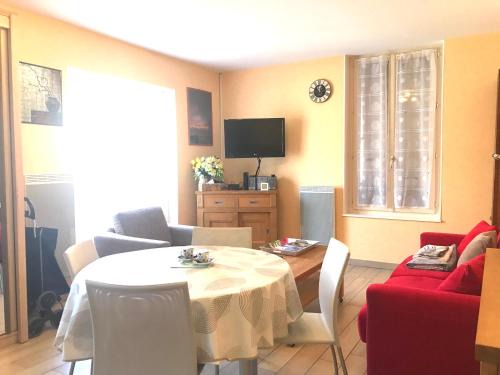 Republique Apartamento | MAISON CHOLLET - Centre - Prox. Thermes - Terrasse