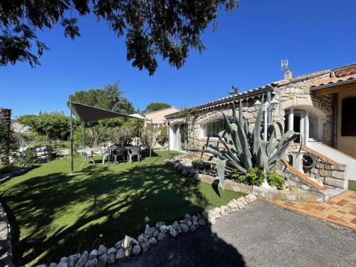 Vallon-Pont-d'Arc Casa | Maison climatisée avec jardin près du centre de Vallon Pont d'Arc - 6 couchages - FR-1-382-112