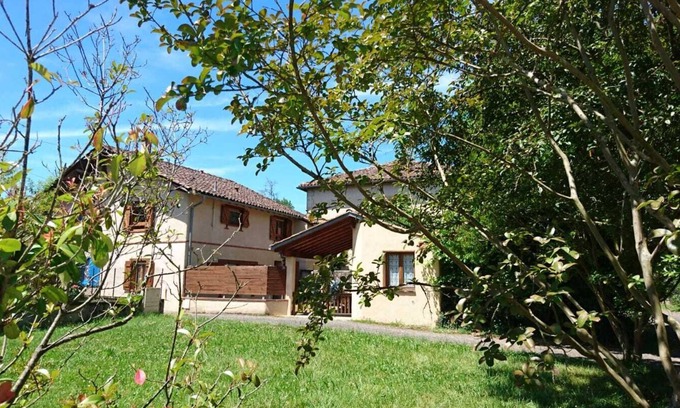 Saint-Laurent Casa | Maison colorée et chaleureuse avec terrasse et jardin.