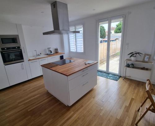 Chalons-en-Champagne Casa | Maison cosy avec Balnéo & jardin