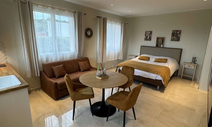 Ceyreste Apartamento | Maison d'hôte - Fully-equipped studio overlooking the Mediterranean