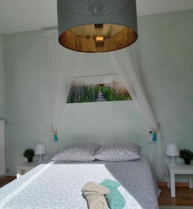 Villeneuve-les-Beziers Casa | Maison dans village du sud