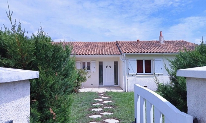 Saint-Androny Casa | Maison de 90m2 Avec Jardin et Terrasse en Plein Coeur du Vignoble Blayais