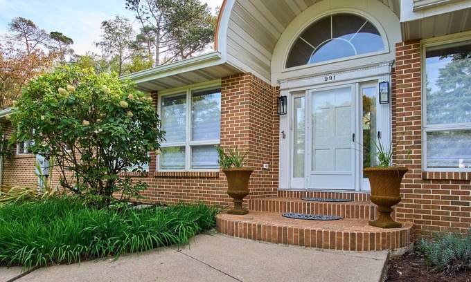 State College Casa | MAISON de BLUE et BLANC, Luxury Renovated Home, Close to Beaver Stadium.