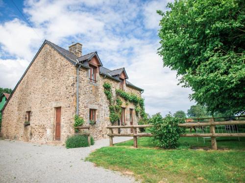 Saint-Leonard-des-Bois Casa | Maison de campagne familiale aux Alpes mancelles - 3 chambres, cheminée et activités proches - FR-1-410-149