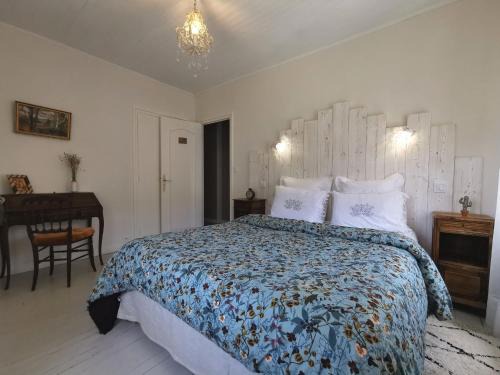 Sembadel Cama Y Desayuno | Maison de campagne paisible avec terrasse et animaux admis - FR-1-582-505