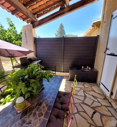 Autignac Casa | Maison de charme à Autignac avec vue sur jardin et montagne