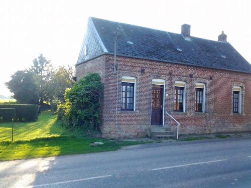 Mailly-Maillet Casa | Maison de charme à Mailly-Maillet avec jardin clôturé et cheminée