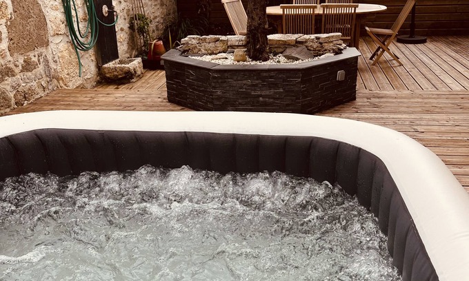 Nerac Casa | Maison de Charme Avec spa et Patio Privé