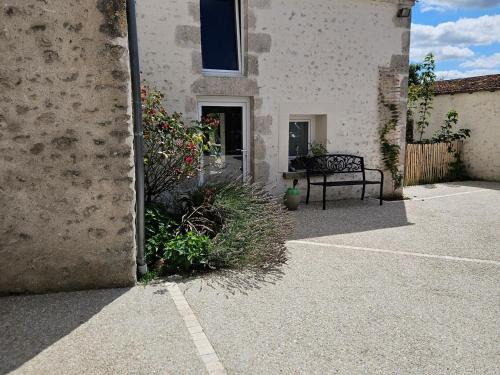 Messas Casa | Maison de charme avec terrasse et jardin clos à Messas - FR-1-590-568