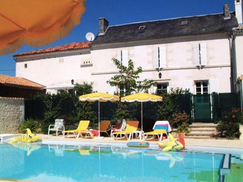 Saint-Cybardeaux Casa | Maison de charme avec piscine chauffée et jardin privé, idéale pour familles - FR-1-653-85