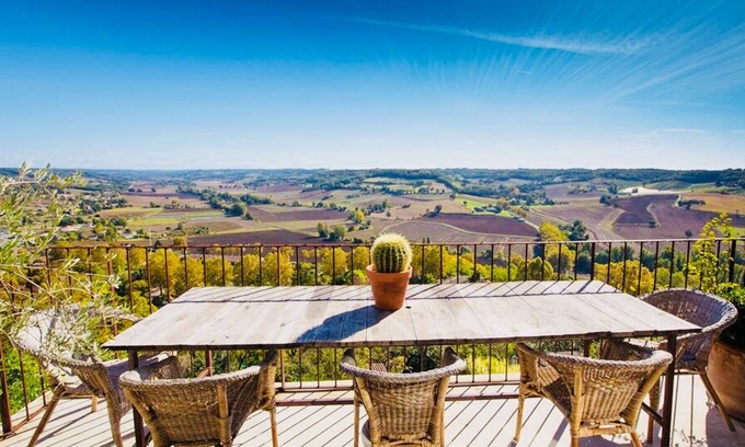 Lauzerte Casa | Maison De Charme en un pueblo medieval con impresionantes vistas al campo y jardín