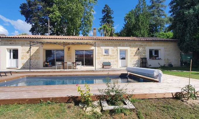 Quinsac Casa | Maison de Charme Piscine 4 Chambres au Centre du Bourg