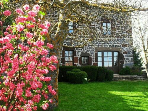 Bains Casa | Maison de charme XVIIIe sur chemin St-Jacques, proche Le Puy-en-Velay, idéale familles et randonneurs - FR-1-582-298
