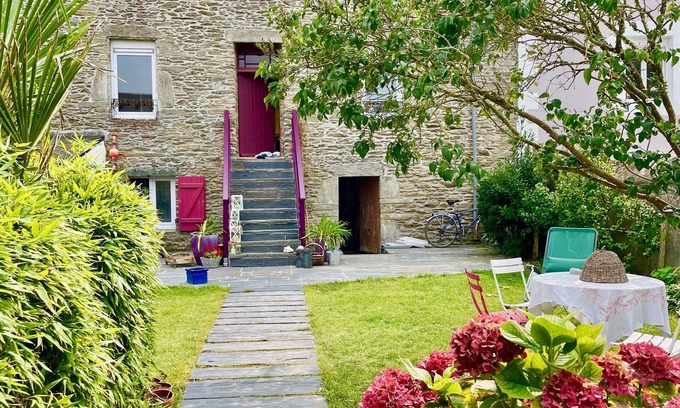 Groix Casa | Maison de Famille à 100 m de la Plage de Locmaria, Charme Fou, Jardin Clos