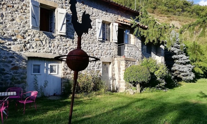 Valgorge Casa | Ardèche sauvage - Maison de famille "la pourette" dans parc de verdure